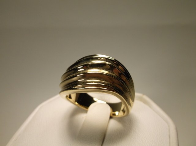 Beautiful 18kt Gold Mens Ring 10 (1 of 4)