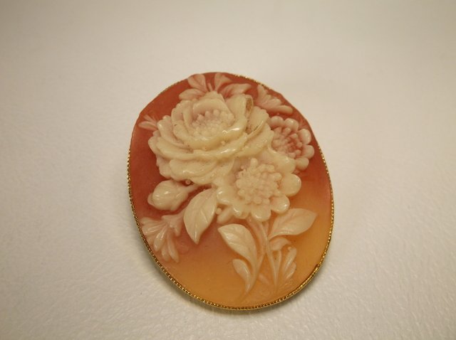 Beautiful Antique Flower Cameo Brooch (1 of 1)