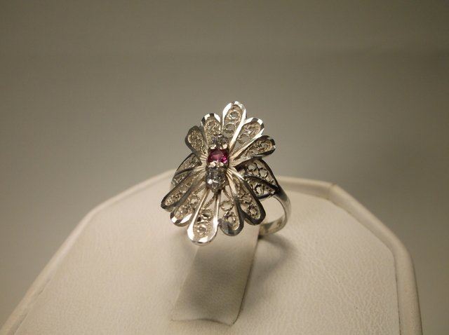 Beautiful Sterling Silver Topaz Ring 6.5 (1 of 1)
