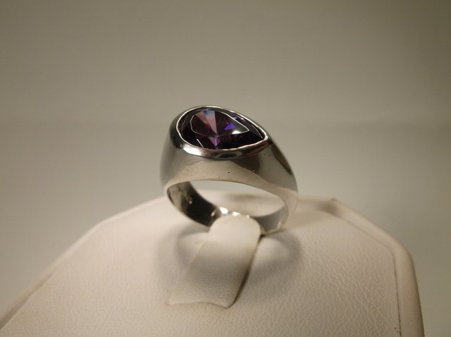 Gorgeous Sterling Silver Amethsyt Ring 7.5 (1 of 1)