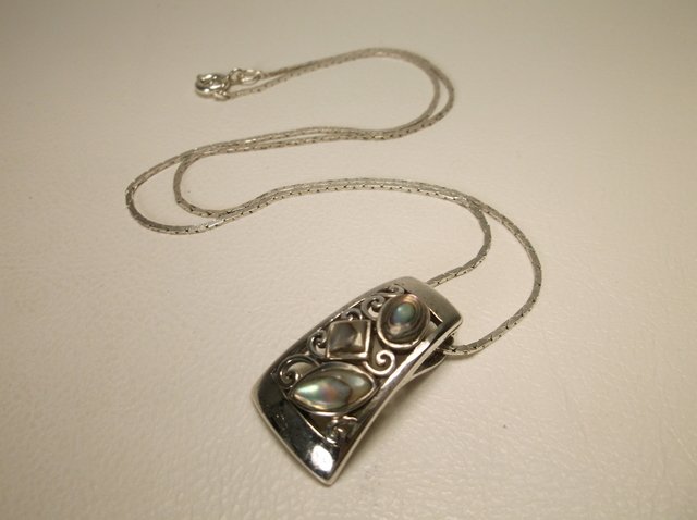 Beautiful Sterling Silver Abalone Necklace: .