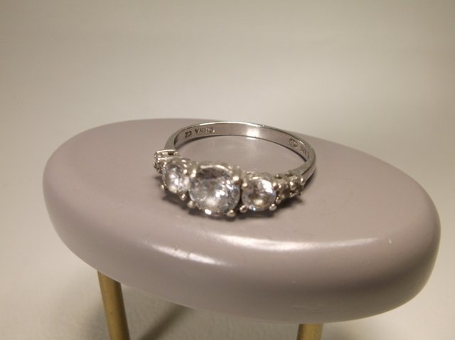 Nice Sterling Silver CZ Ring 7 (1 of 1)