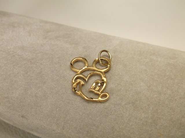 Beautiful 10kt Gold Mickey Mouse Charm Disney (1 of 1)