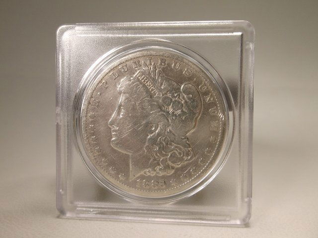 1885 O US Silver Morgan Dollar (1 of 2)