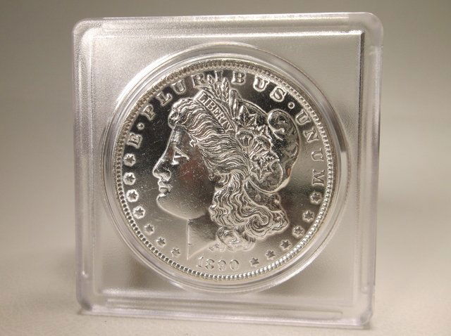 1890 US Silver Morgan Dollar (1 of 2)