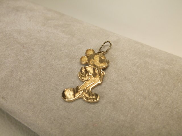 Beautiful 10kt Gold Mickey Mouse Charm Disney (1 of 1)