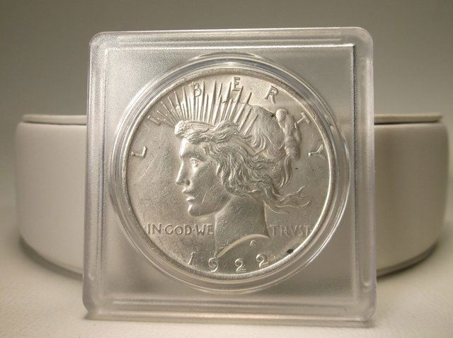 1922 US Silver Peace Dollar (1 of 2)