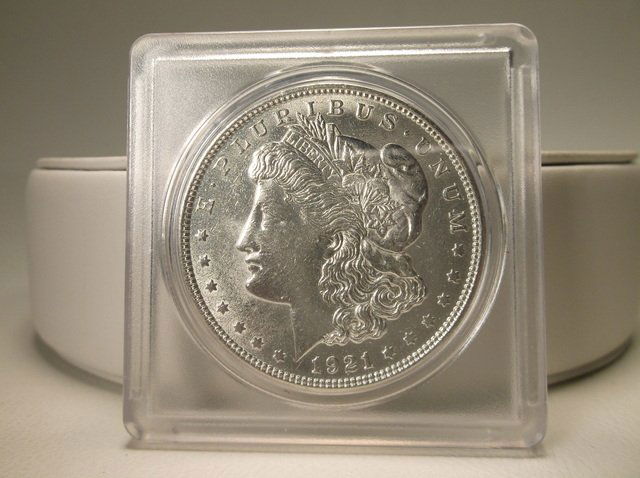 1921 US Silver Morgan Dollar (1 of 2)