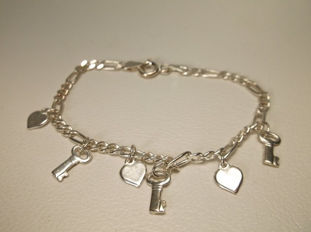 Nice Sterling Silver Charm Bracelet (1 of 1)