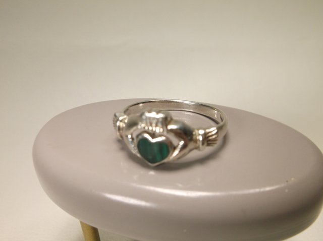Nice Sterling Silver Malachite Claddagh Ring 7.5 (1 of 1)