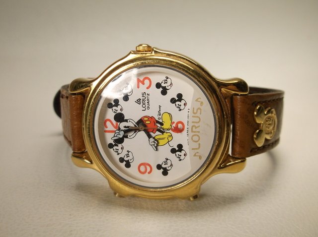 Nice Disney Lorus Mickey Mouse Wristwatch: very nice, excellent condition, musical version, works great needs a new battery