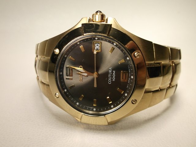 Gorgeous Seiko Mens Coutura Wristwatch: Beautiful wristwatch in excellent condition, works great needs a new battery