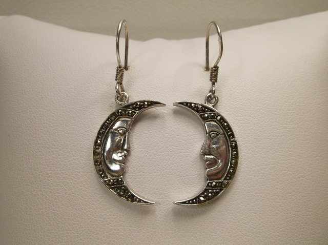 Beautiful Sterling Silver Marcasite Moon Earrings: .