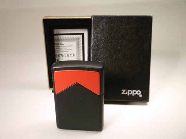 Never Used Genuine Zippo Lighter In Box Marlboro (1 of 2)