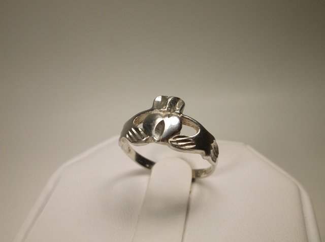 Nice Sterling Silver Claddagh Ring 7 (1 of 1)