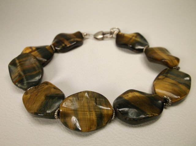 Beautiful Sterling Silver Tigers Eye Bracelet: .