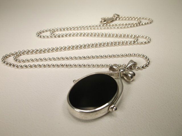 Beautiful Sterling Silver Onyx MOP Revers Necklace 30" (1 of 2)