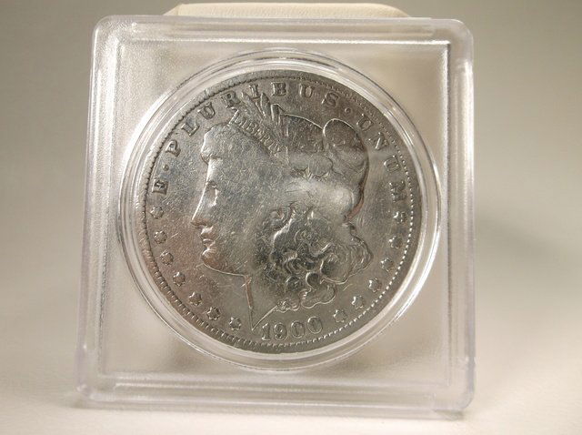 1900 O US Silver Morgan Dollar Turn Century (1 of 2)