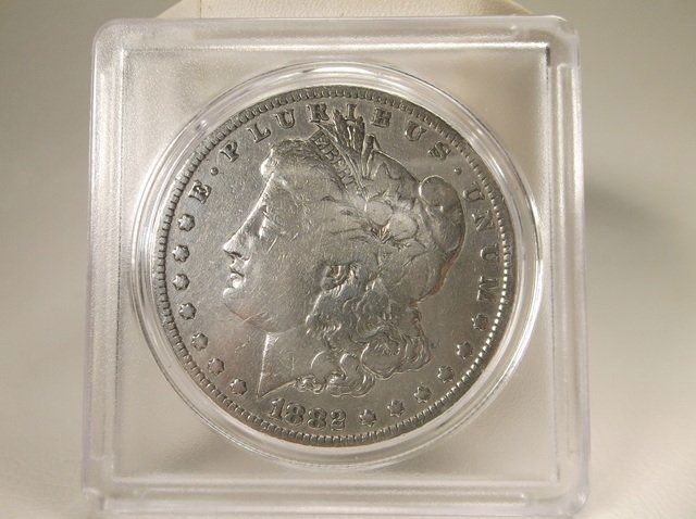 1882 O US Silver Morgan Dollar (1 of 2)