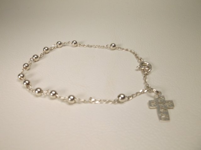 Nice Sterling Silver Cross Charm Bracelet (1 of 1)