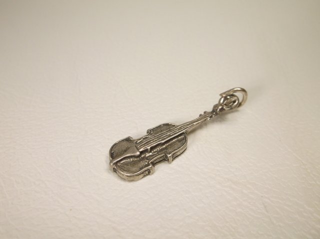 Antique Sterling Silver Violin Charm: .