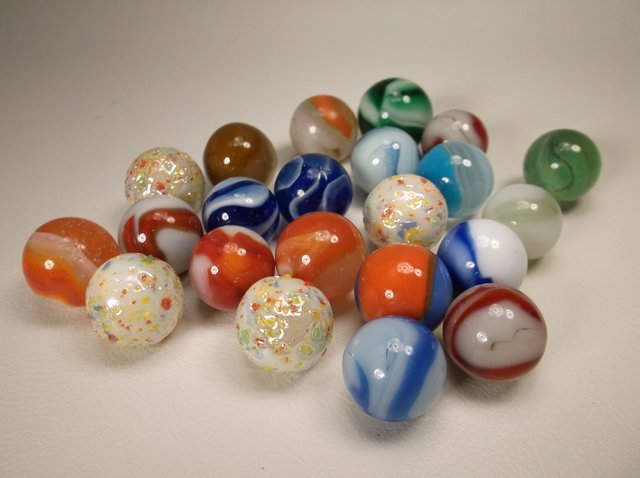 Excellent Lot of Marbles Swirl Speckle Ox Blood: .