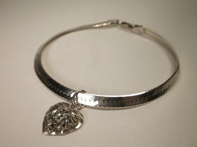 Nice Sterling Silver Heart Charm Bracelet (1 of 1)