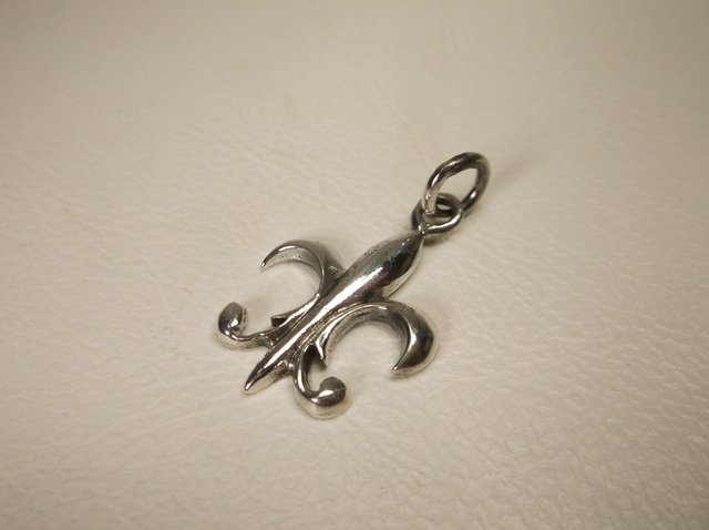Nice Sterling Silver Fleur De Lis Charm (1 of 1)