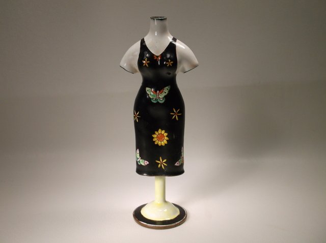 Beautiful Kelvin Chen Cloisonee Body Vase: .