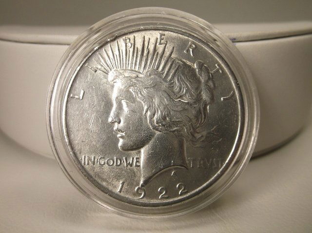 1922 US Silver Peace Dollar (1 of 2)