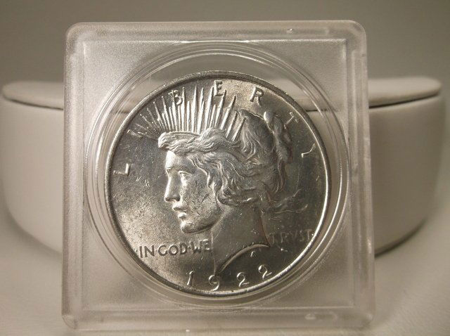1922 US Silver Peace Dollar (1 of 2)