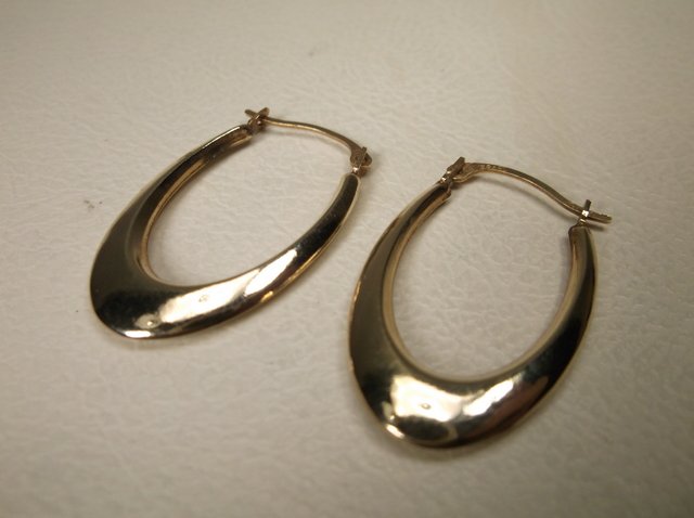 Beautiful 10kt Gold Earrings (1 of 1)