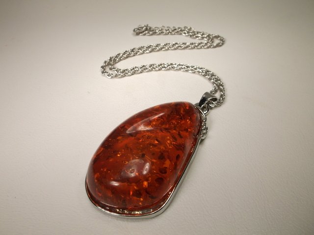 Beautiful Huge Amber Style Necklace (1 of 1)