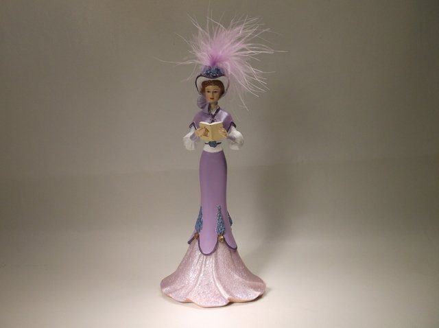 Beautiful Thomas Kinkade Lady Statue 8 Inch: .