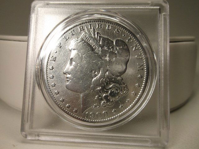 1900 O US Silver Morgan Dollar Turn Century (1 of 2)