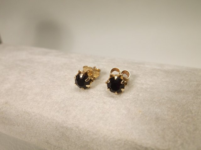 Beautiful 14kt Gold Ruby Earrings With Backings (1 of 1)