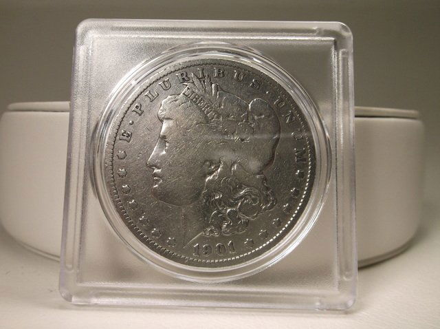 1901 O US Silver Morgan Dollar (1 of 2)