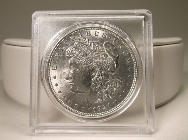 1921 US Silver Morgan Dollar (1 of 2)