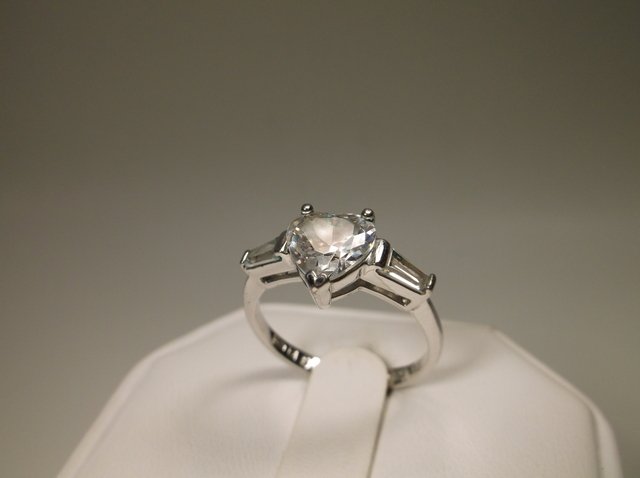Beautiful Sterling Silver CZ Ring 8 (1 of 1)