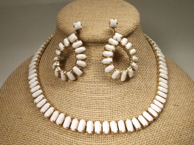 Nice Vintage White Rhinestone Necklace Earrings (1 of 1)
