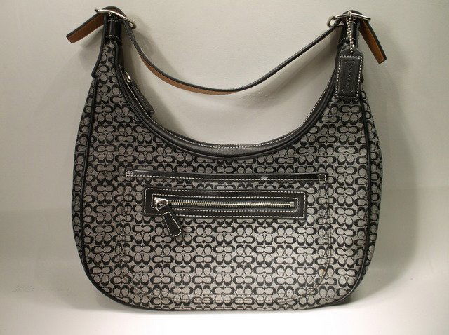 Beautiful Coach Handbag Purse (1 of 3)