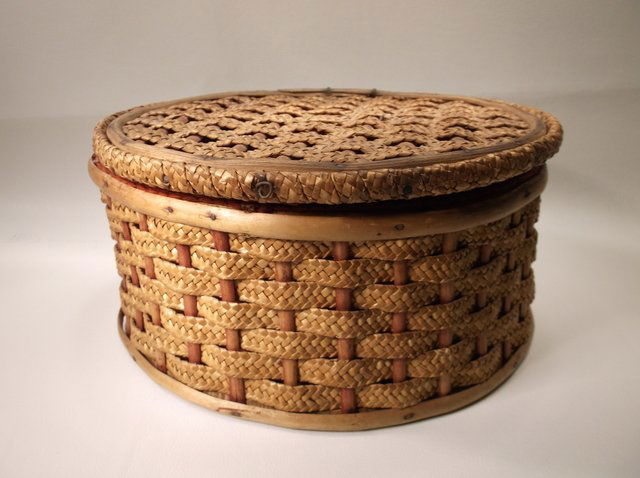 Antique Hand Woven Shaker Basket 9 Inch (1 of 4)