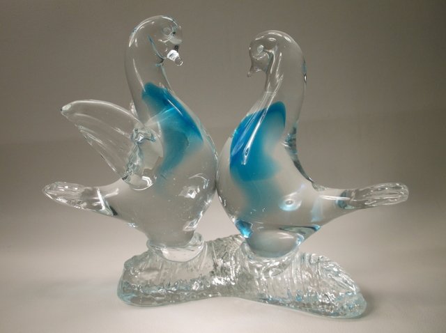 Beautiful Art Glass Bird Paperweight Large (1 of 2)