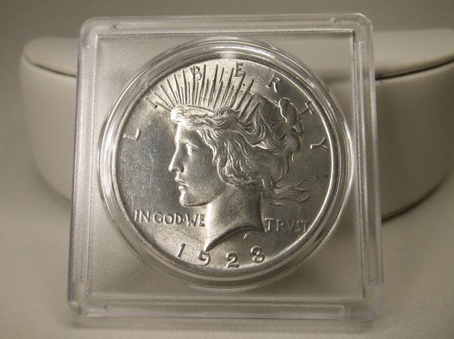 1923 US Silver Peace Dollar (1 of 2)