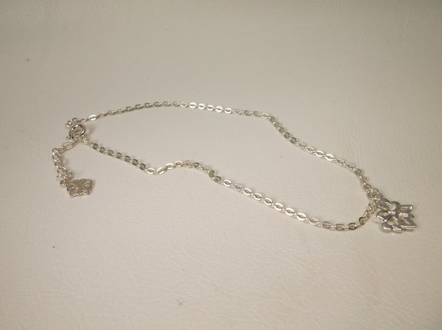 Beautiful Sterling Silver Butterfly Anklet: .