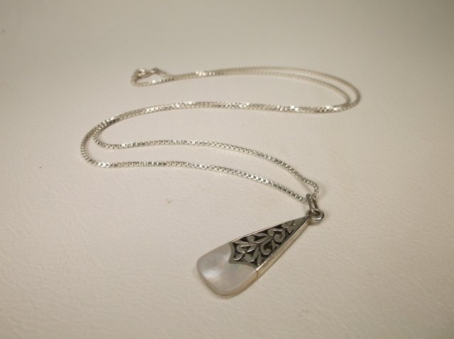 Beautiful Sterling Silver MOP Necklace (1 of 1)