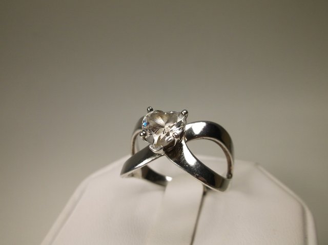 Beautiful Sterling Silver CZ Ring 10 (1 of 1)