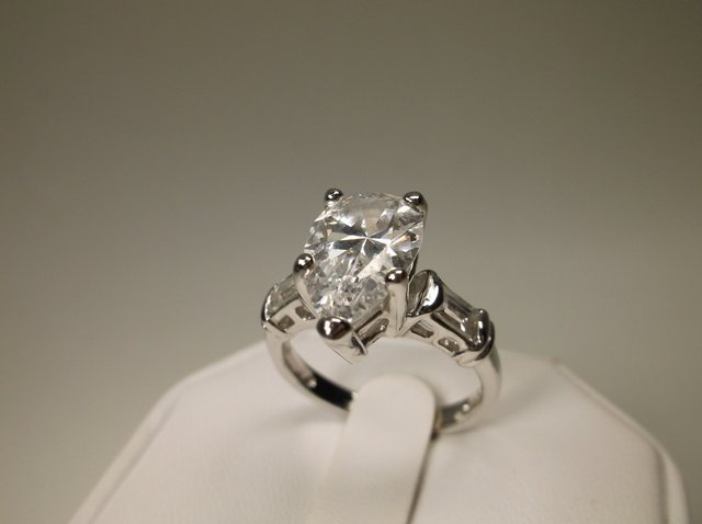 Stunning Sterling Silver CZ Cocktail Ring 8.5 (1 of 1)
