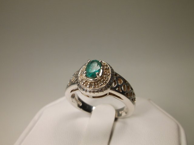 Gorgeous Sterling Silver Genuine Diamond Emerald Ring 9 (1 of 1)