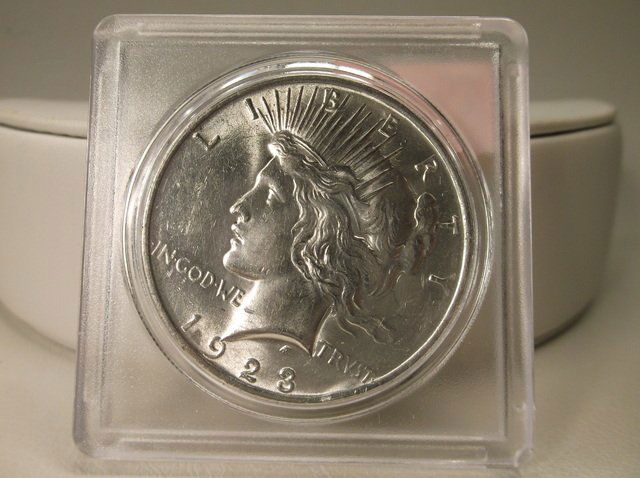 1923 US Silver Peace Dollar (1 of 2)